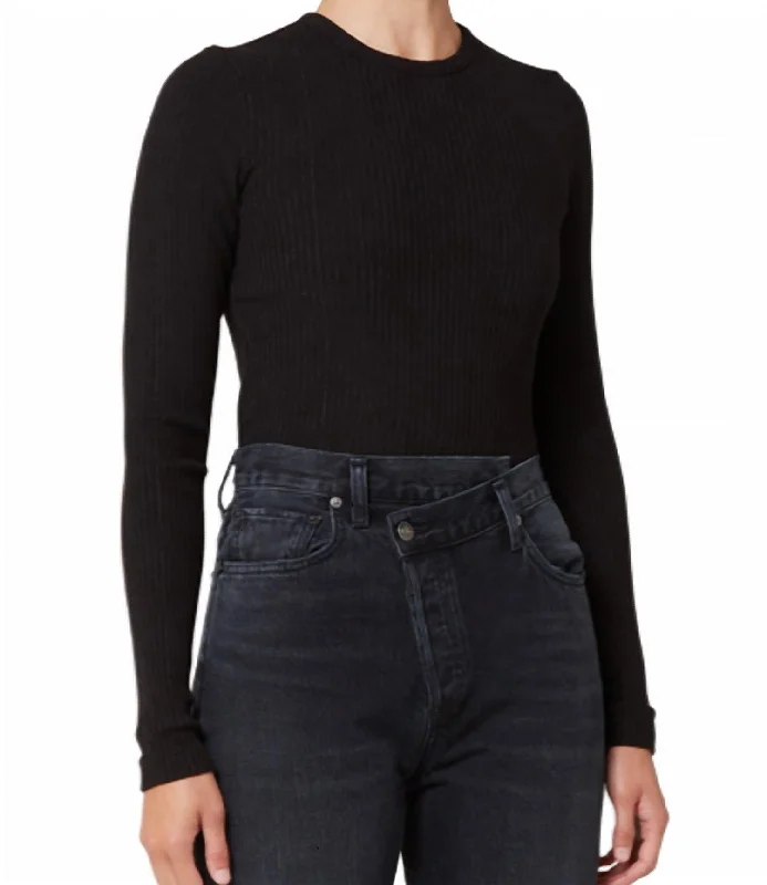 alma-shrunken-crew-neck-in-black