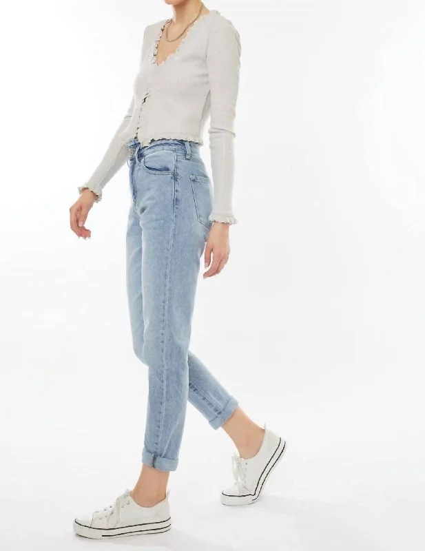 chantal-ultra-high-rise-mom-jeans-in-light-wash