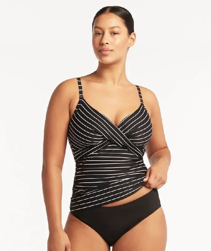 sea-level-shorline-twist-front-dd-e-cup-singlet-top-black